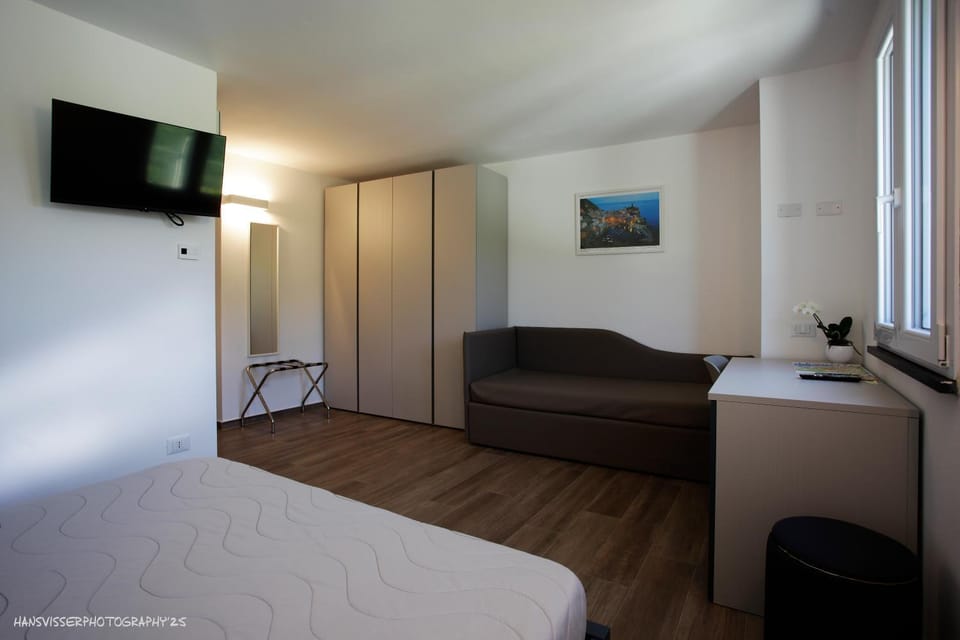 Seating area, furniture, wardrobe, air conditioner