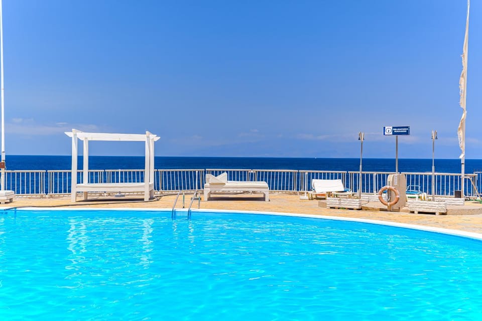 Pool view, Sea view, Swimming pool, sunbed