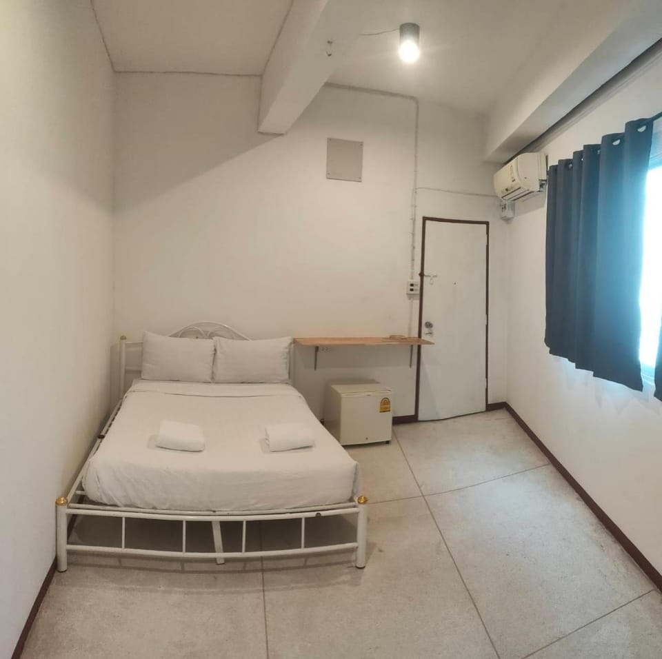 Bed, Photo of the whole room, Bedroom, air conditioner