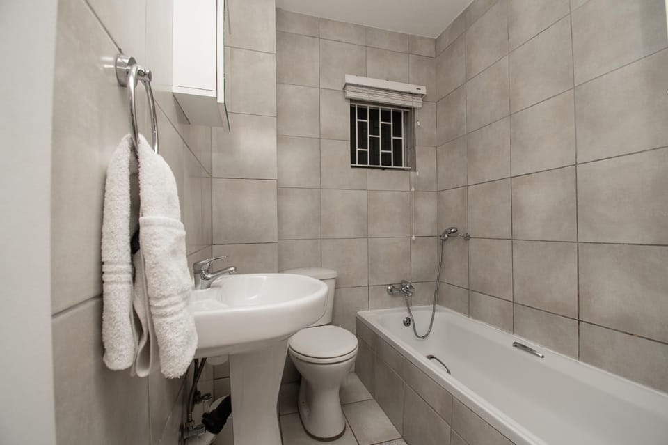 Shower, Toilet, Bathroom, Bath, towels