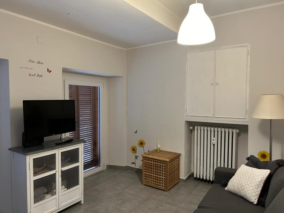 Communal lounge/ TV room, Bed, TV and multimedia, Photo of the whole room, Evening entertainment, Bedroom, internet