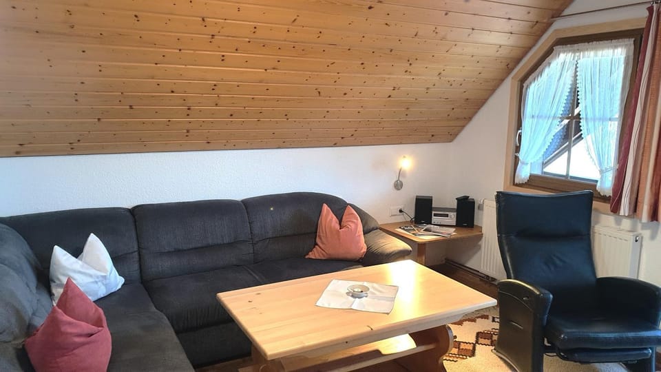 Fewo im DG mit 2 DZ 2 DUWC, 4 Pers Apartment in Baden-Württemberg