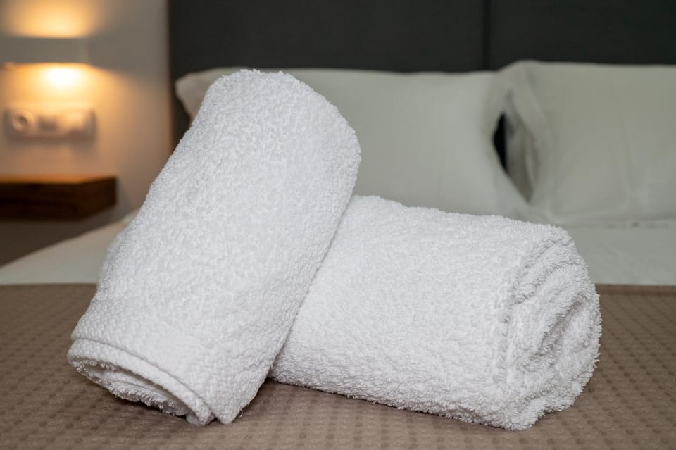 Bedroom, towels