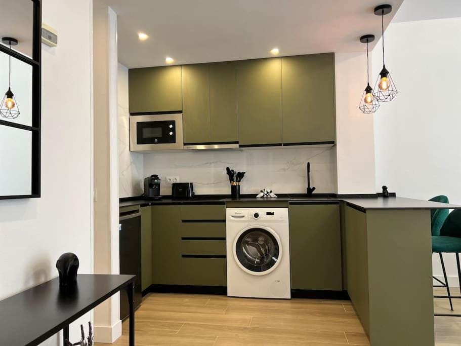 Kitchen or kitchenette, stove, toaster, washing machine
