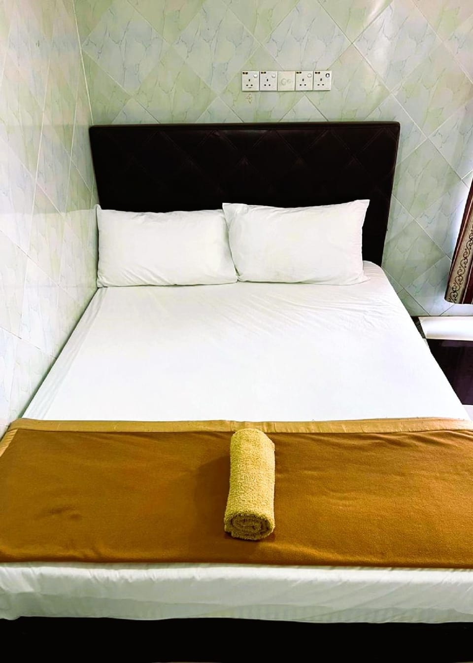 Photo of the whole room, Bedroom, towels