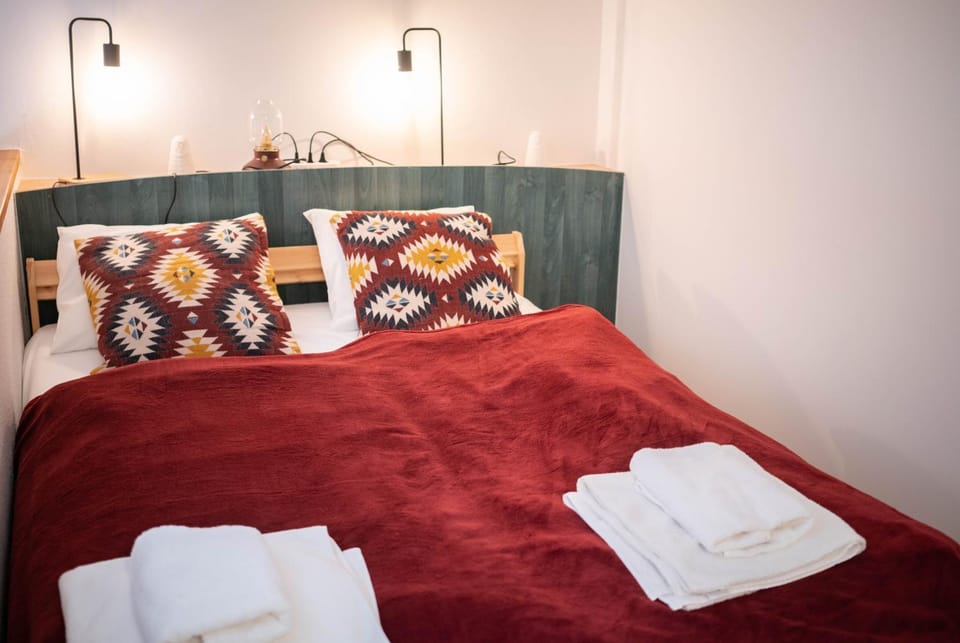 Bed, Photo of the whole room, towels