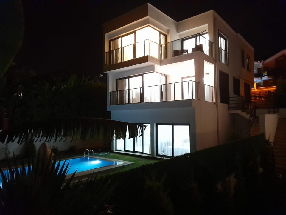 Property building, Night