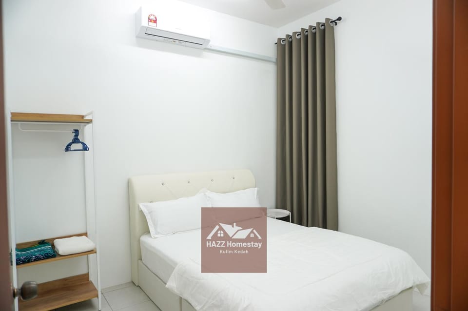 Bedroom, towels
