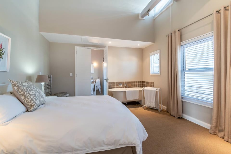 Bed, Photo of the whole room, Bedroom, Open Air Bath