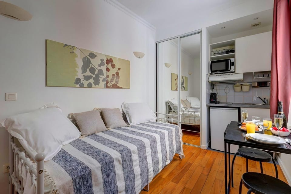 Bed, Living room, Dining area