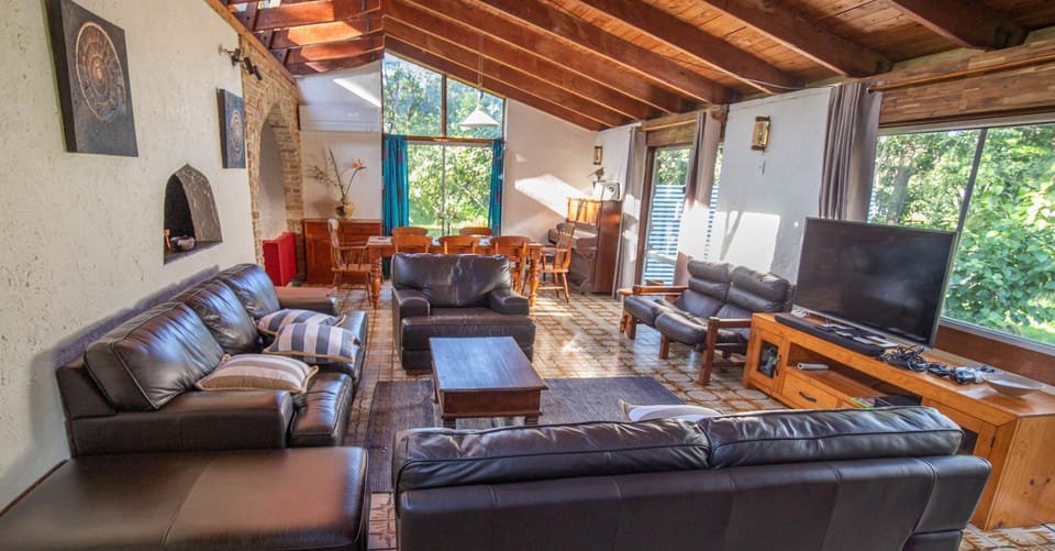 TV and multimedia, Seating area, Dining area, Garden view