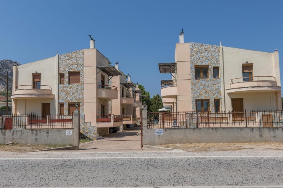 Property building, Day, Neighbourhood, Street view