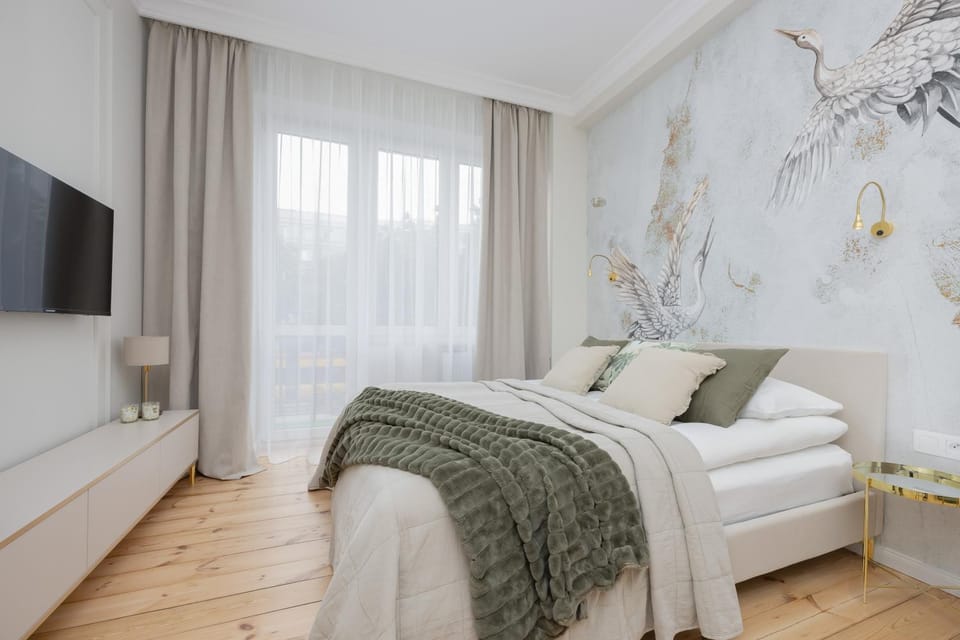 Bed, TV and multimedia, Living room, Photo of the whole room, Seating area, Bedroom