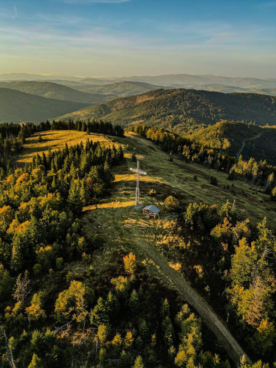 Nearby landmark, Day, Natural landscape, Mountain view