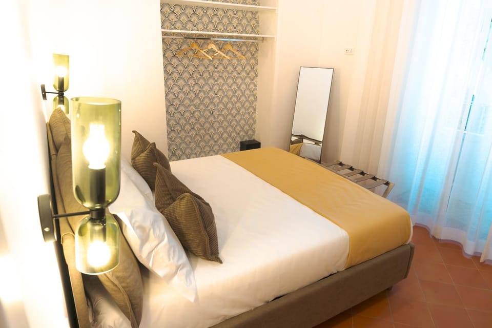 Palazzo Castriota Scanderbeg - the rooms Bed and Breakfast in Naples