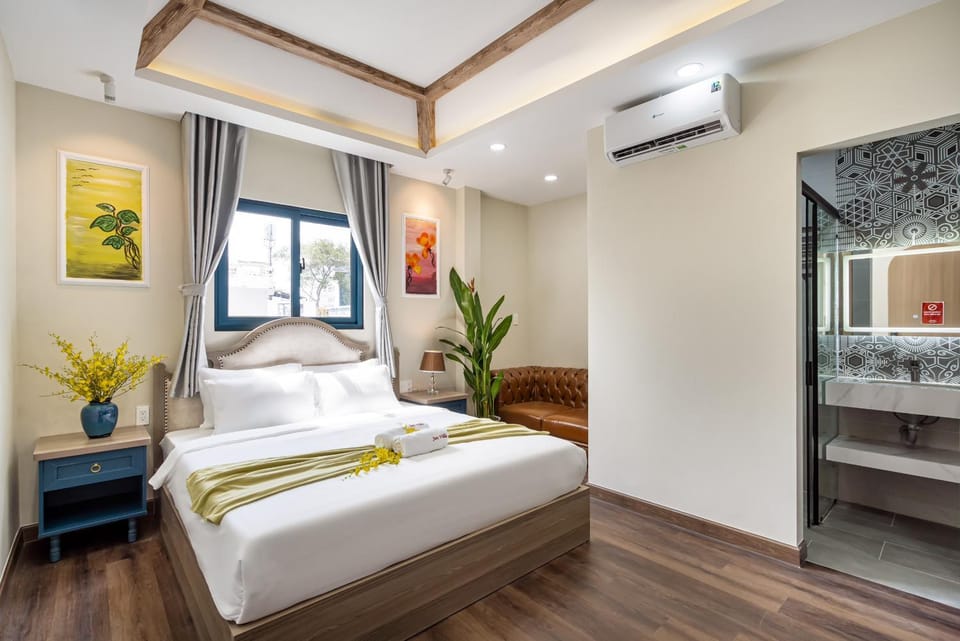 Photo of the whole room, Bedroom