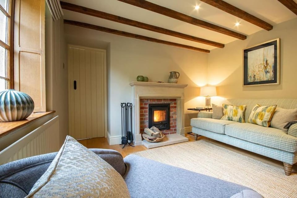 Riverside Cottage, Milldale, Nr Dovedale, Peak District House in Staffordshire Moorlands District