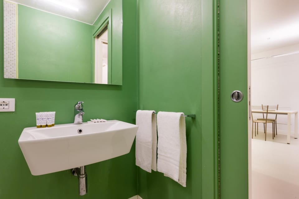 Bathroom, towels