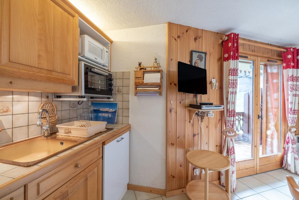 Kitchen or kitchenette, Living room