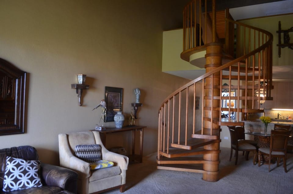 Luxurious Top Floor Kamaole Sands 6-404 Apartment in Wailea