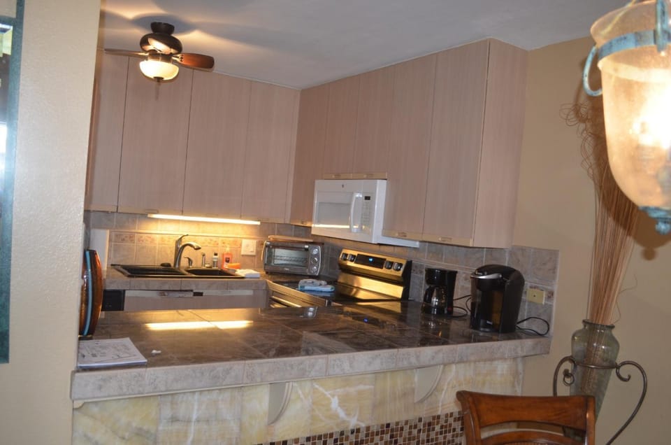 Luxurious Top Floor Kamaole Sands 6-404 Apartment in Wailea
