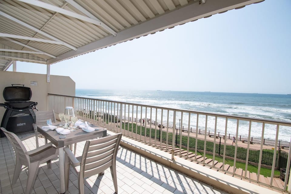 Patio, Day, Natural landscape, View (from property/room), Balcony/Terrace, Dining area, Beach, Sea view