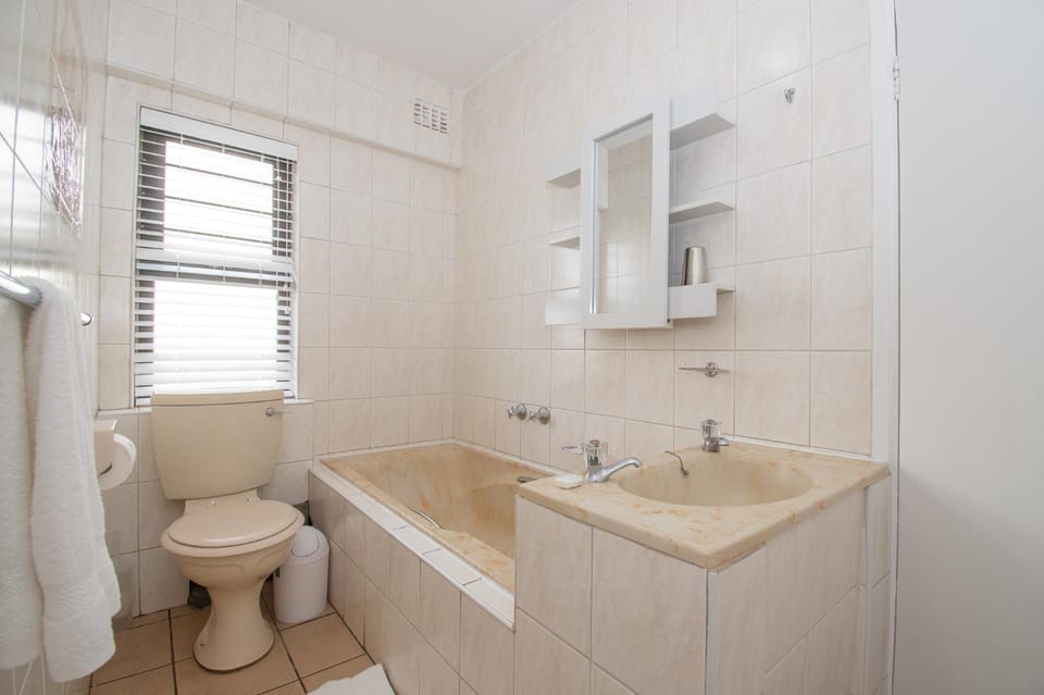 Shower, Toilet, Bathroom, Bath, towels