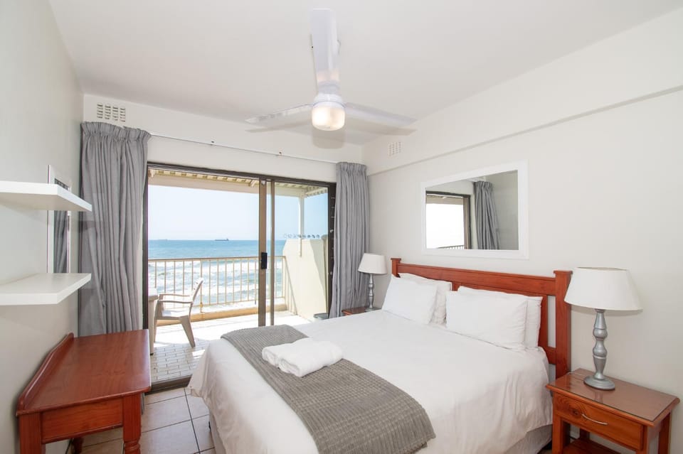 Bed, Natural landscape, View (from property/room), Balcony/Terrace, Photo of the whole room, Bedroom, Sea view