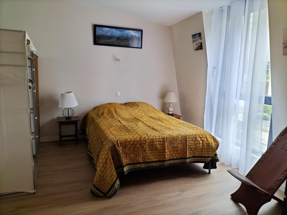 Grand studio confortable et calme Apartment in Île-de-France