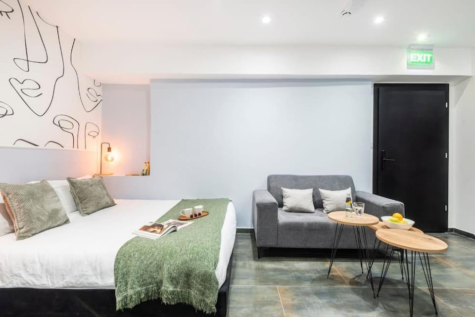 Bed, Living room, Photo of the whole room, Seating area, Bedroom