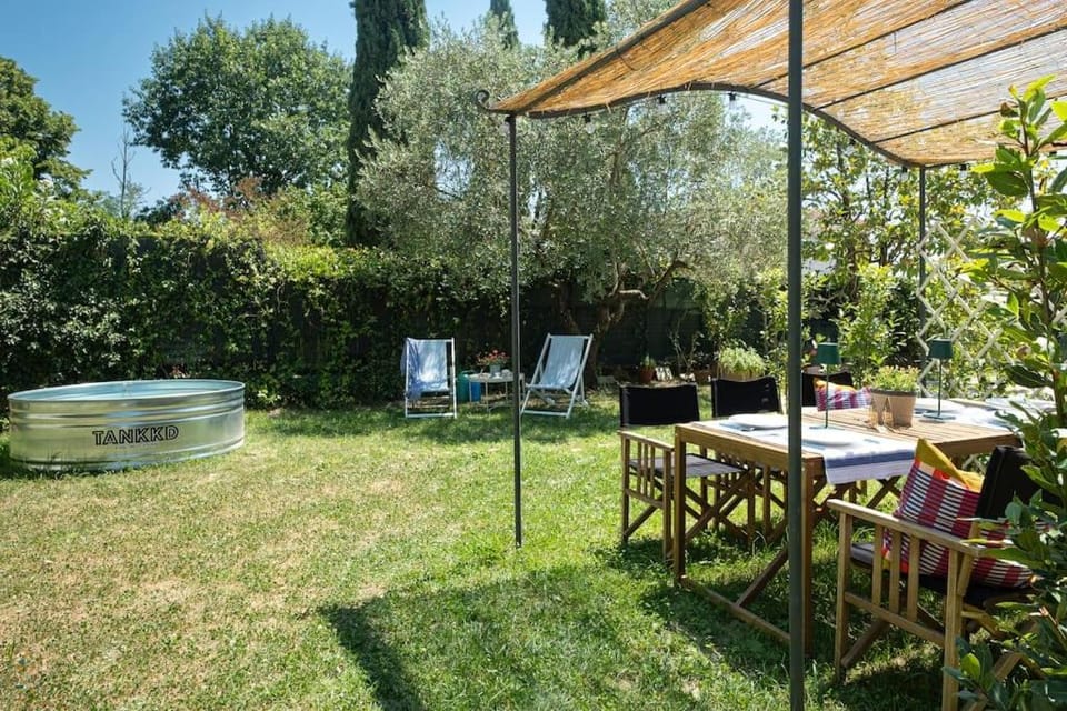 Lovely Apt with Garden and TANK Pool near the City Apartment in Capannori