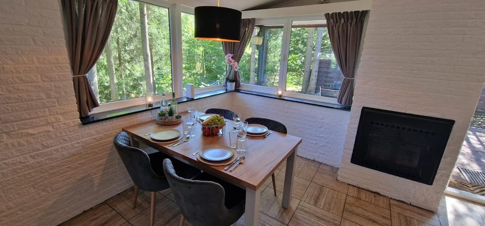 Food and drinks, Dining area, Food