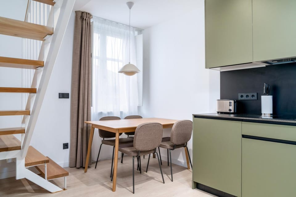 Kitchen or kitchenette, Dining area, stove