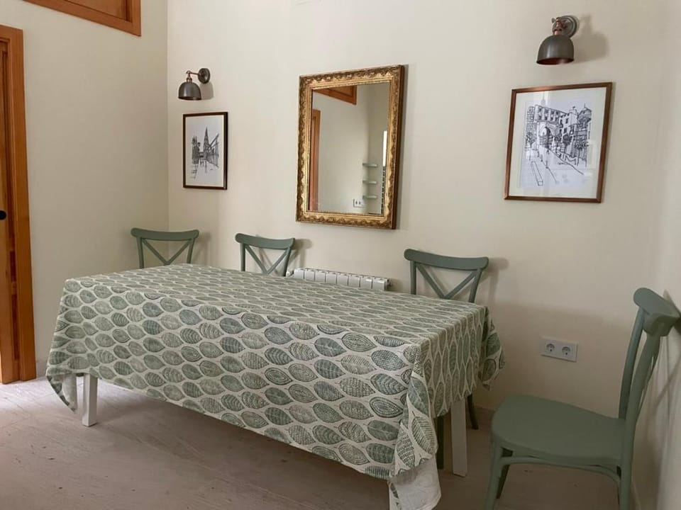 Seating area, Dining area