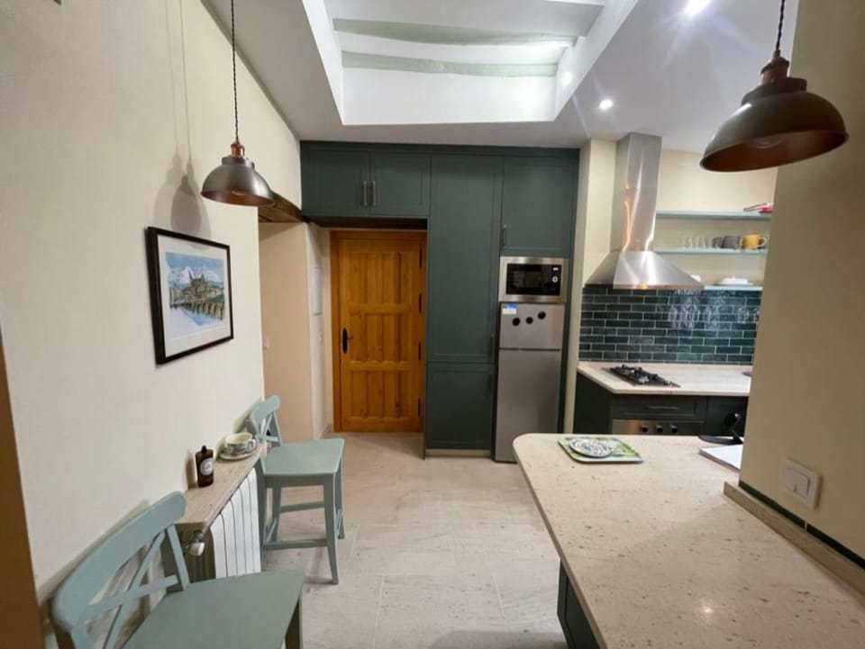 Kitchen or kitchenette, Dining area, stove