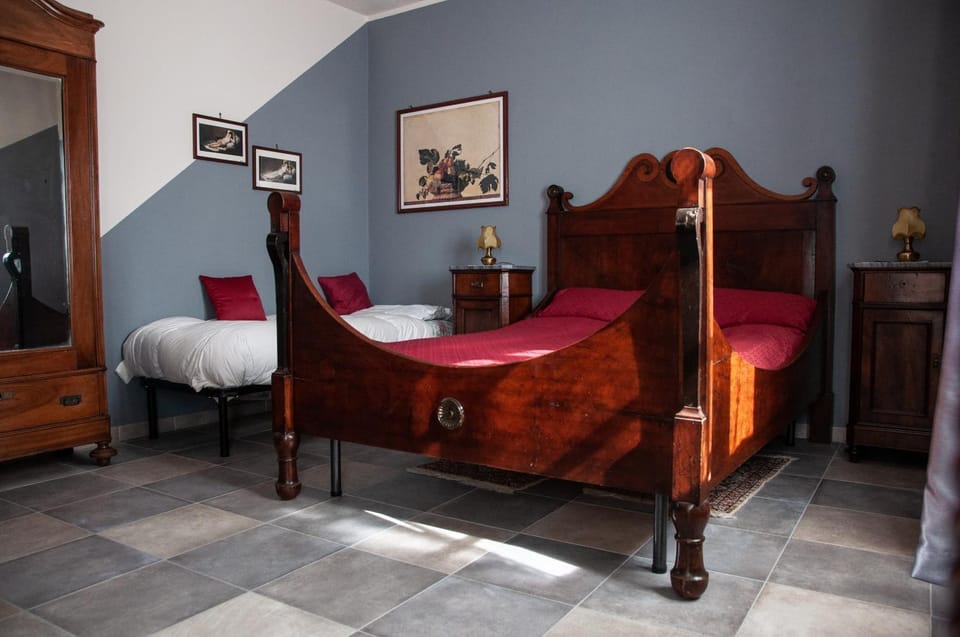Bed, Photo of the whole room