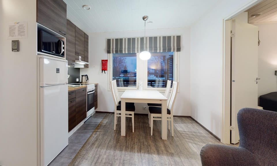 Kitchen or kitchenette, Seating area, Dining area, oven, stove