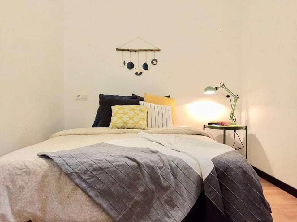 San Matías Urban Retreat with Balcony Apartment in Granada