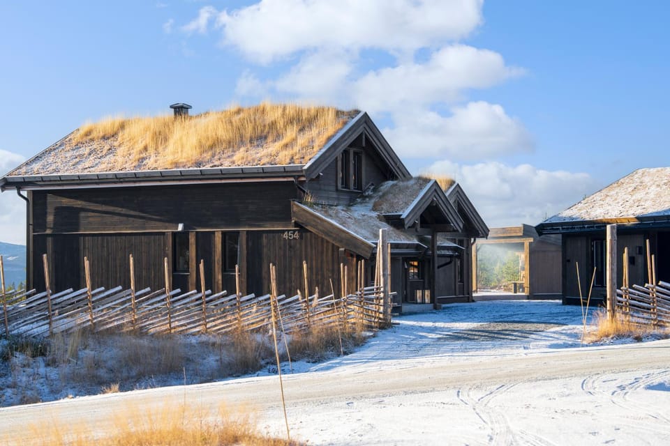Ny og moderne hytte med sauna, jacuzzi og eget spillrom med biljard og dart Gratis elbillading og strøm inkludert i prisen House in Viken, Norway