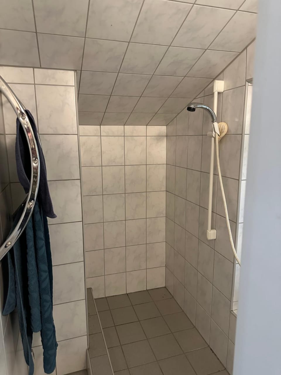 Shower, Bathroom, towels