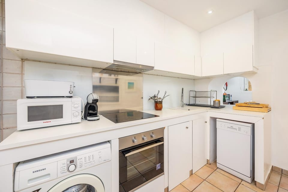 Kitchen or kitchenette, Living room