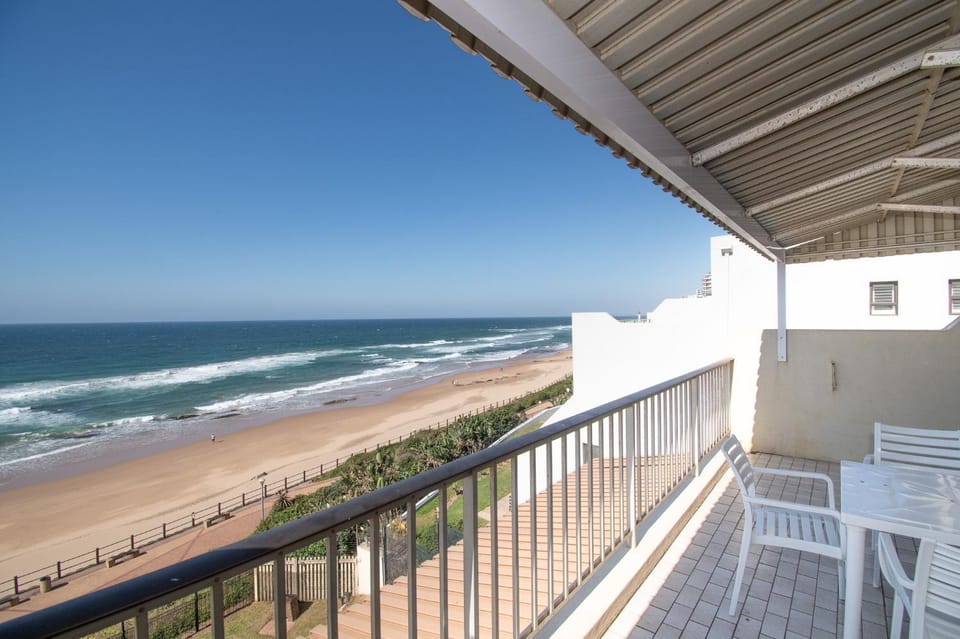 Property building, Patio, Day, Natural landscape, View (from property/room), Balcony/Terrace, Beach, Sea view