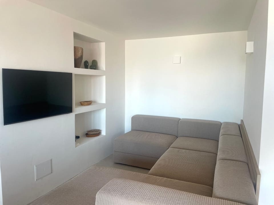 TV and multimedia, Living room, Seating area, Evening entertainment