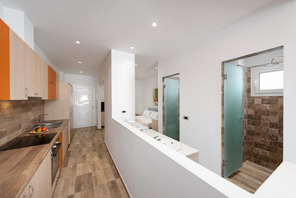 Shower, Bathroom, Kitchen or kitchenette