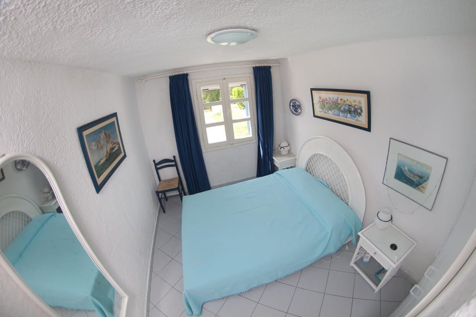 Bedroom, air conditioner