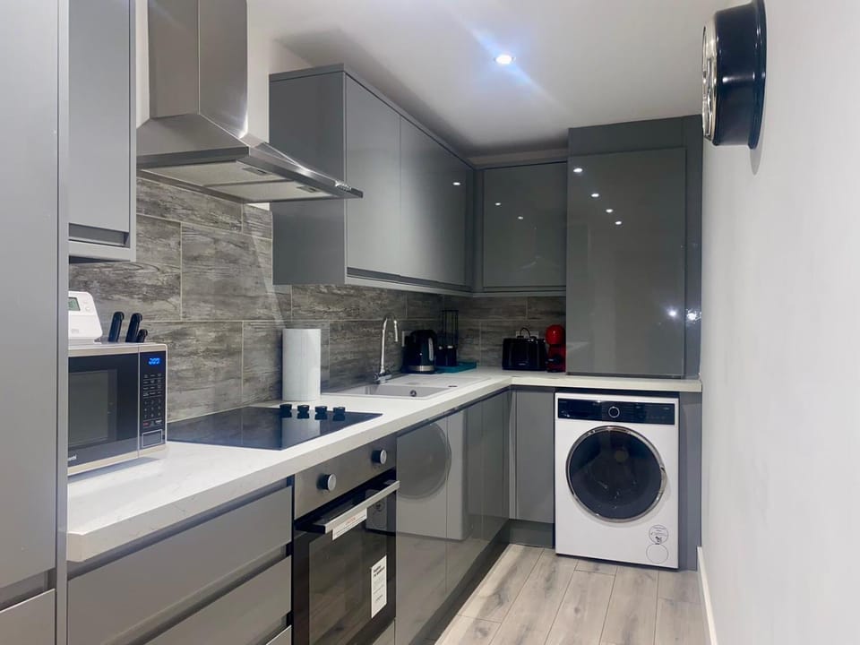 Kitchen or kitchenette, oven, stove, toaster, washing machine