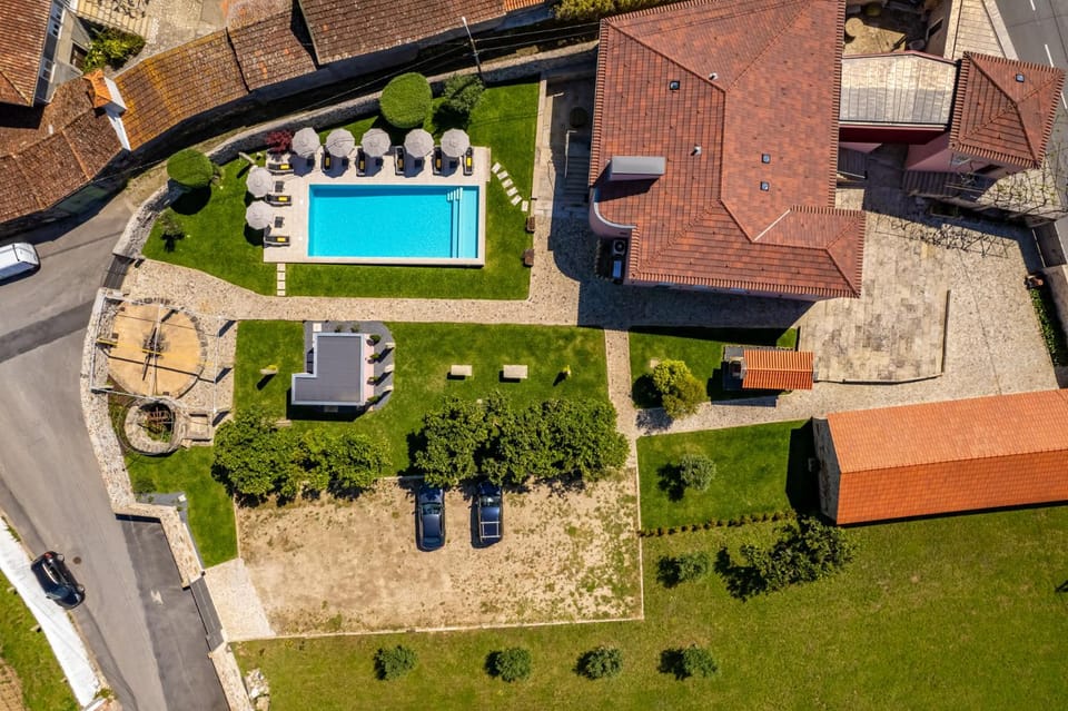 Property building, Bird's eye view, Garden, Swimming pool, Parking