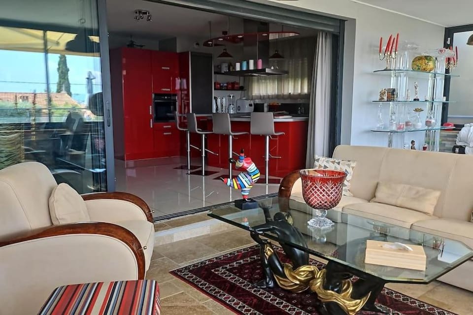 Petit Paradis à Bandol t4 piscine clim Parking Fibre Coffre-fort Apartment in French Riviera