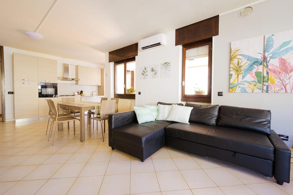 Balcony/Terrace, Kitchen or kitchenette, Living room, Dining area