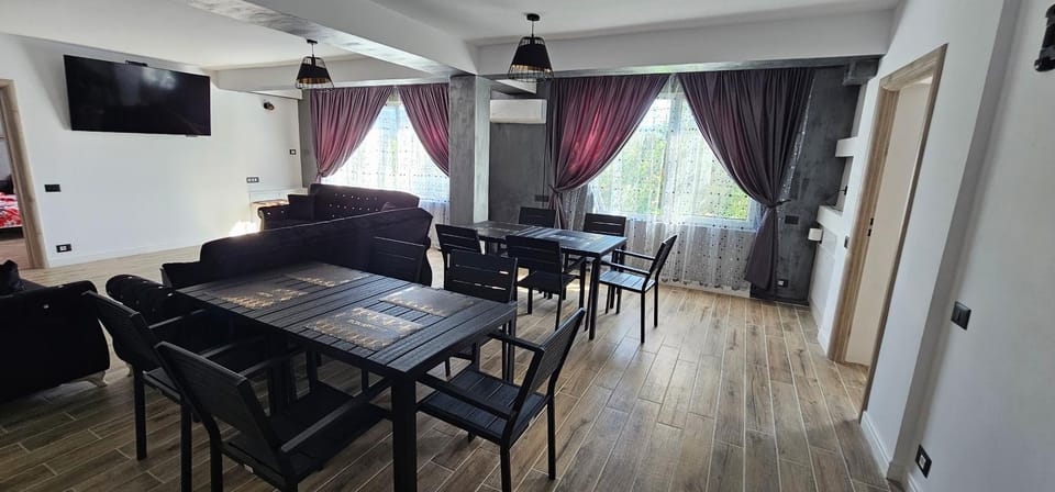 Communal lounge/ TV room, Living room, Seating area, Dining area, air conditioner